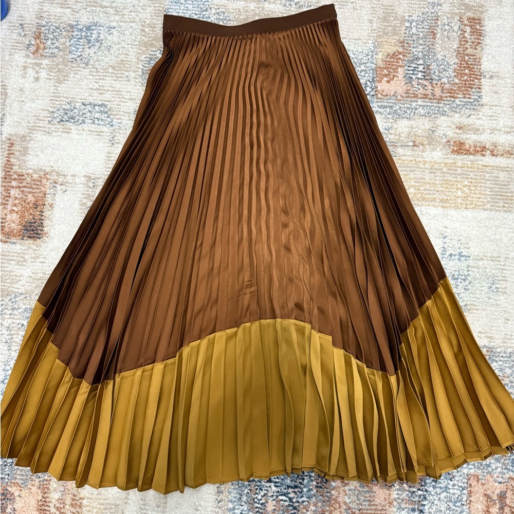 Uniqlo Pleated Skirt